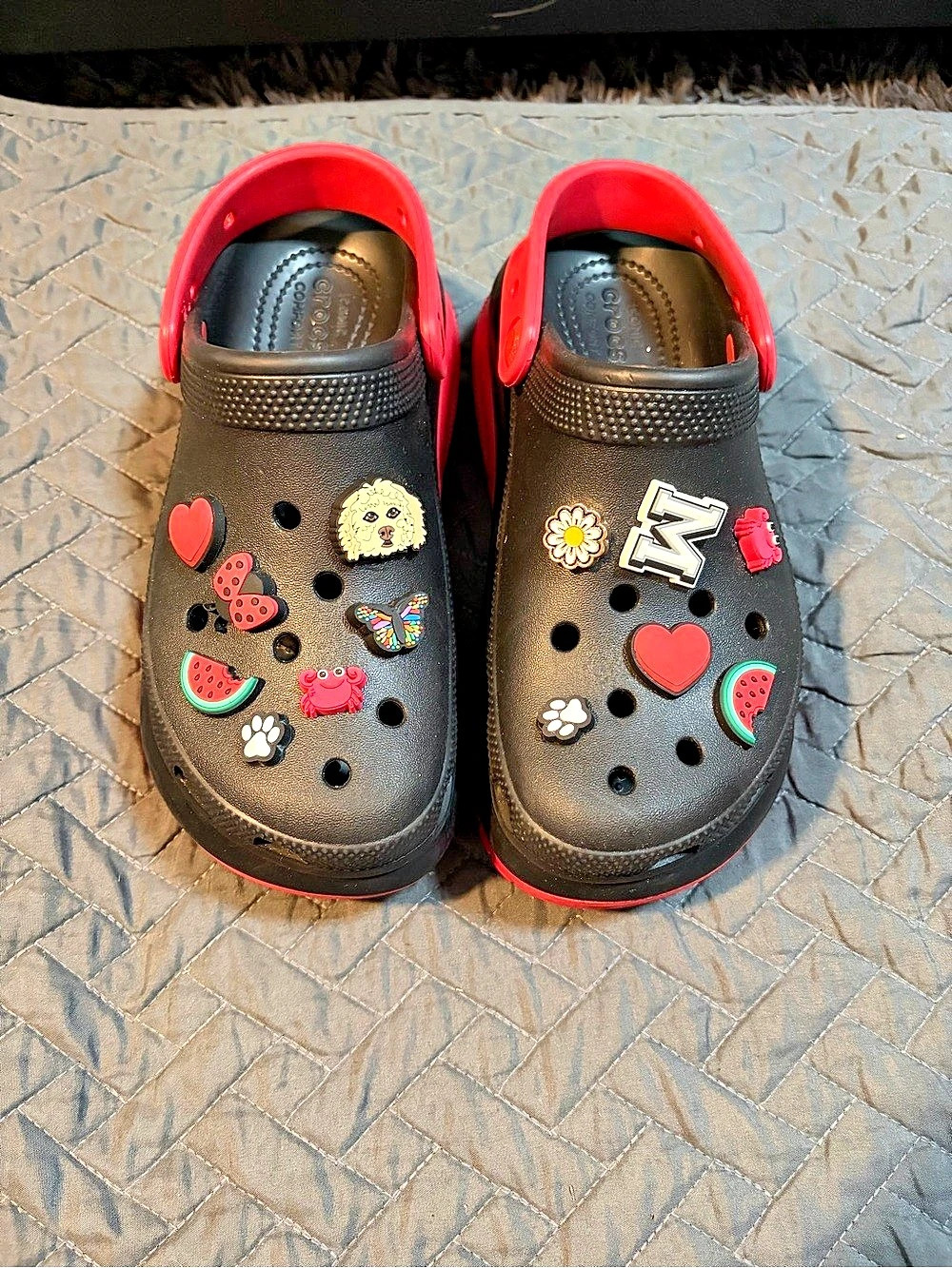Crocs Classic Crush Platform Clogs Black Red w/ Charms Women’s Size 6